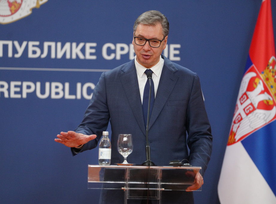 Politiko: Vučićeva strategija između Istoka i Zapada, našao optimalnu poziciju