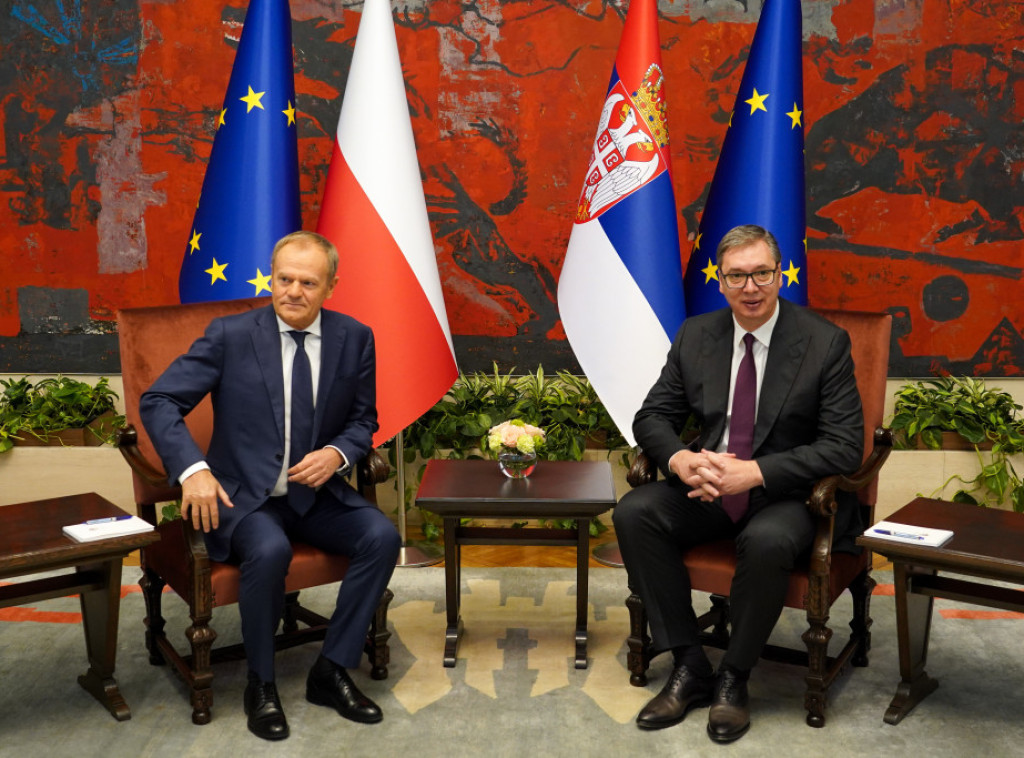 Vucic receives Tusk at Palace of Serbia