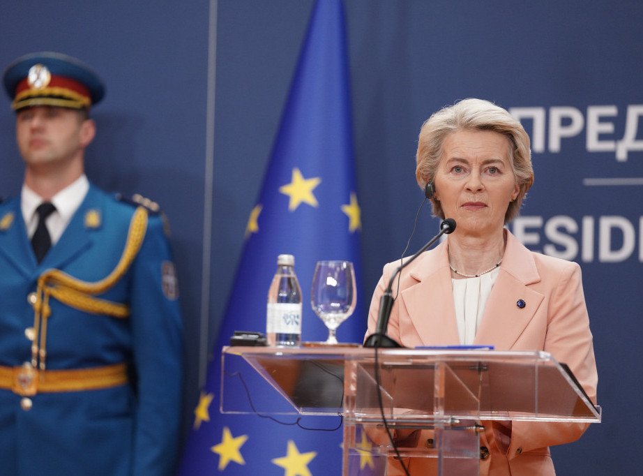 Vucic speaks with von der Leyen