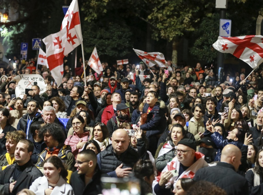 Desetine hiljada Gruzijaca ispred parlamenta traže poništavanje parlamentarnih izbora