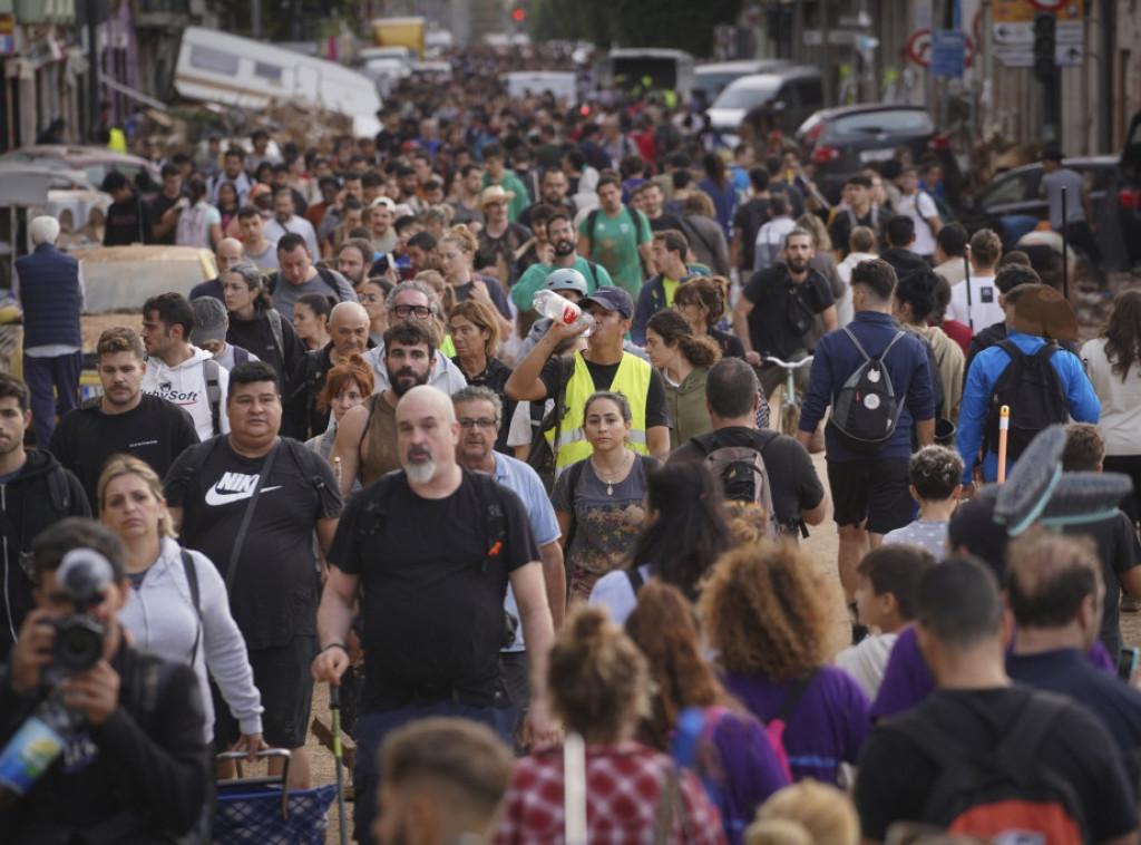 Više od 13.000 Španaca volontira u Valensiji nakon velikih poplava