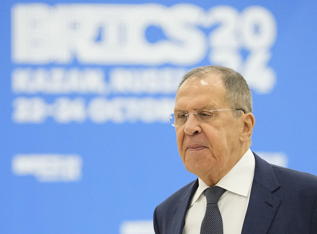 Lavrov: SAD ne preza ni od čega da sačuva dolar, BRIKS pravi alternativu