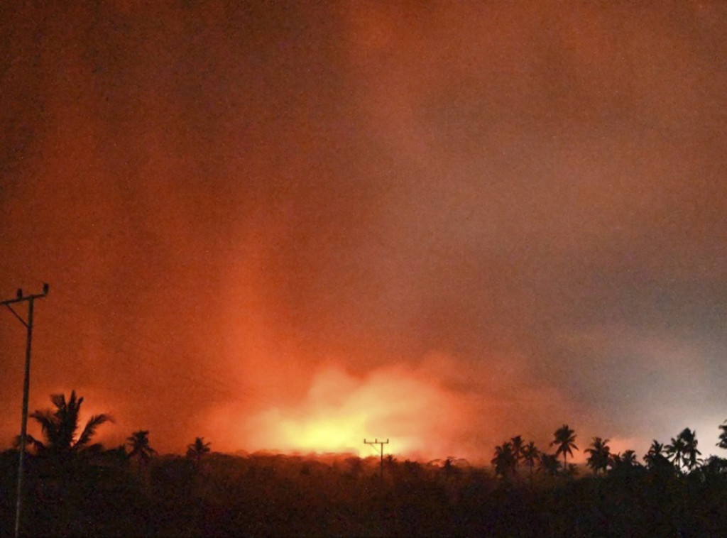 U erupciji vulkana u Indoneziji poginulo najmanje desetoro ljudi