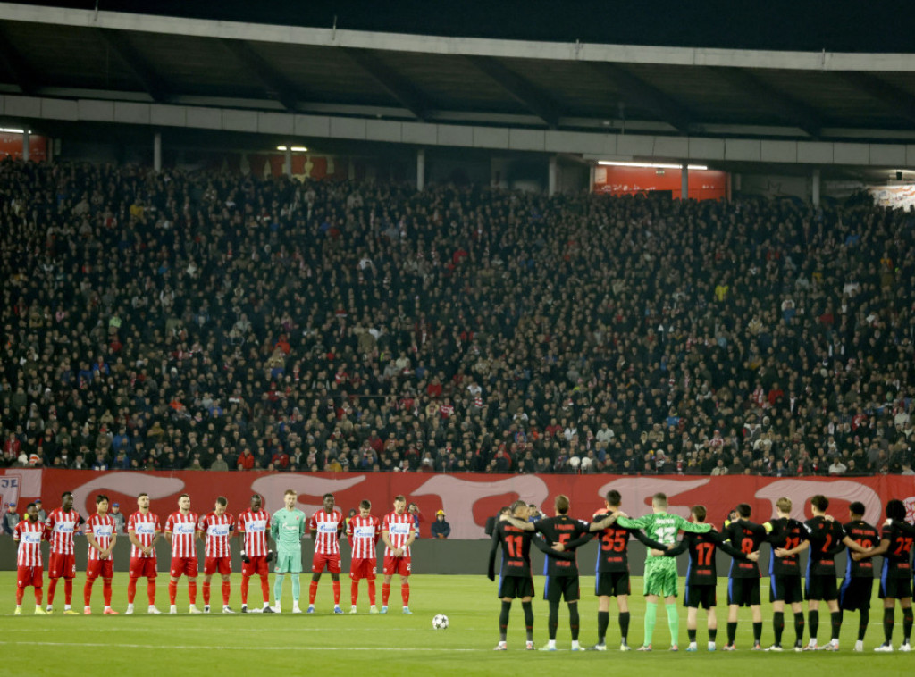 Fudbaleri Crvene zvezde gube na poluvremenu, Barselona vodi 2:1