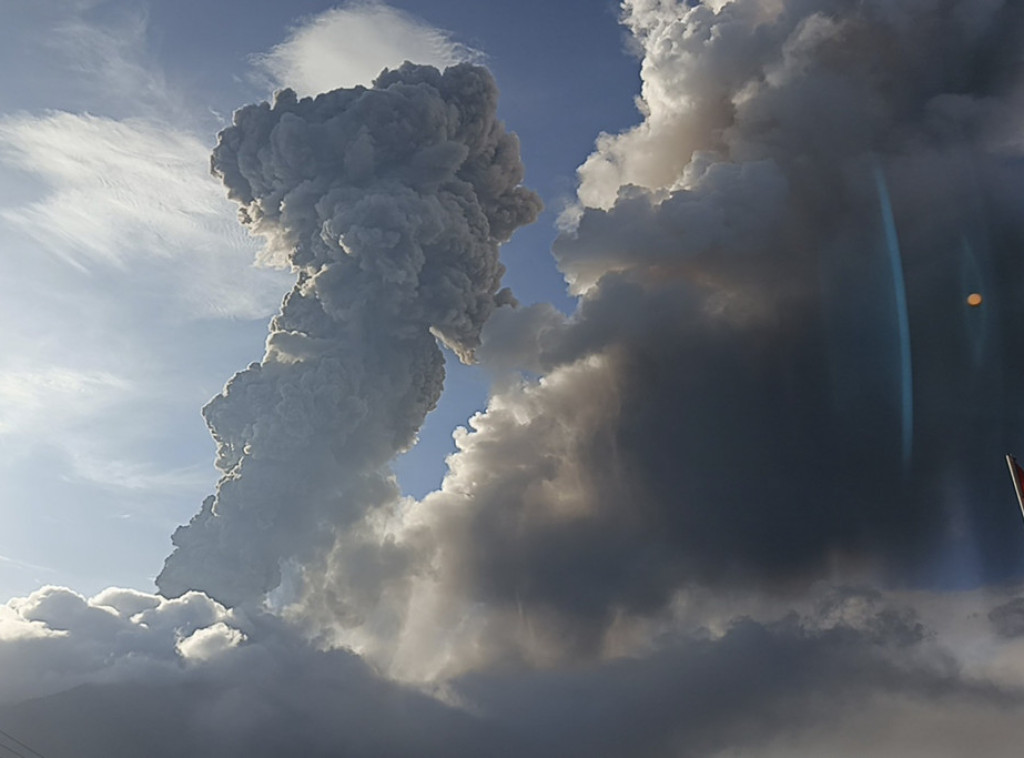 Vulkan Levotobi Laki Laki u Indoneziji ponovo eruptirao