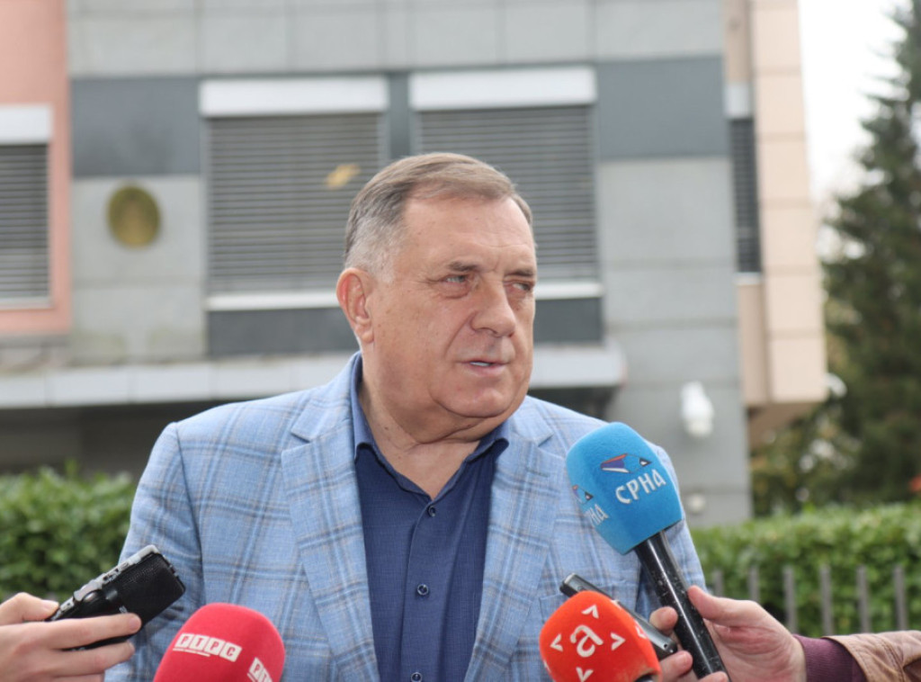 Dodik: Traži se način kako da momci iz RS služe vojni rok u Srbiji