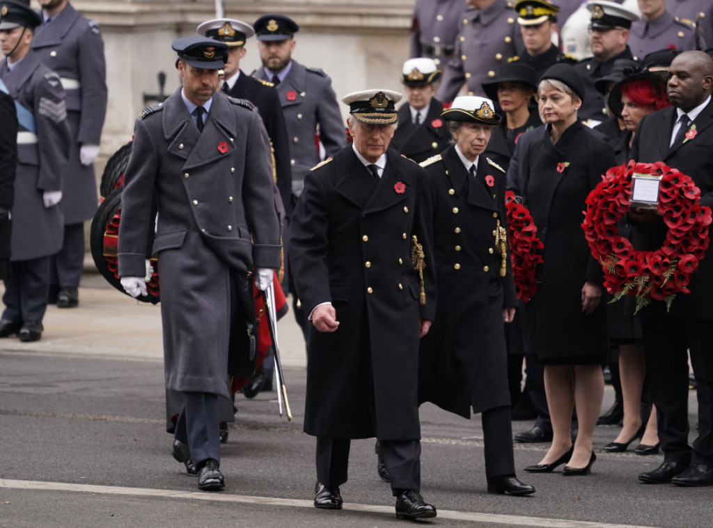 Kralj Čarls predvodio ceremoniju u znak sećanja na poginule u svim ratnim sukobima