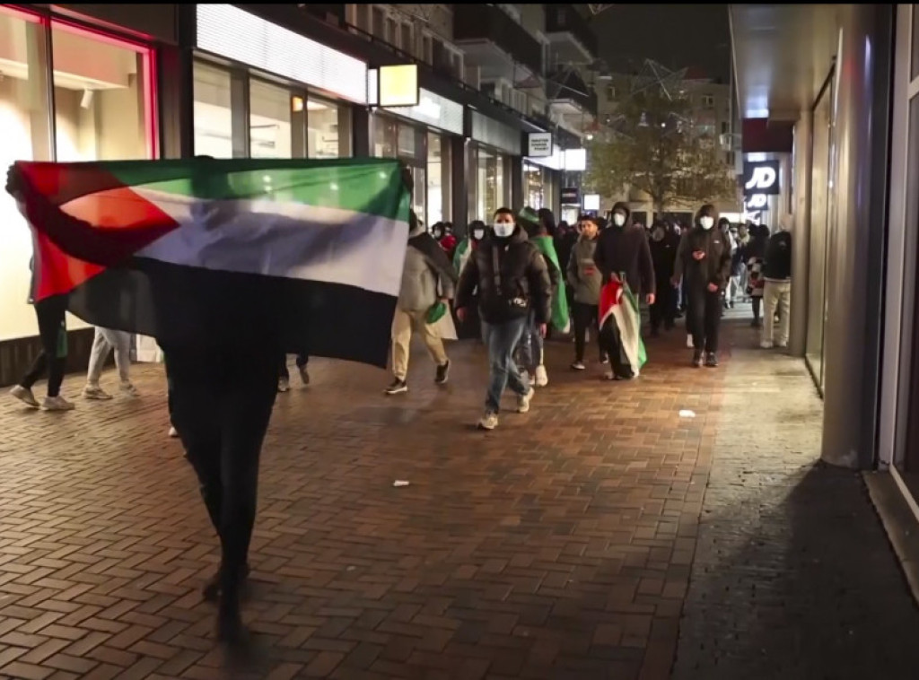 Amsterdam: Privedeno oko 100 propalestinskih demonstranata na zabranjenom okupljanju