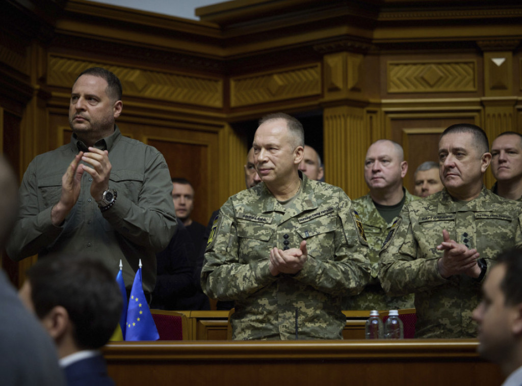 Sirski posetio jedinice koje se bore na Kurskom pravcu