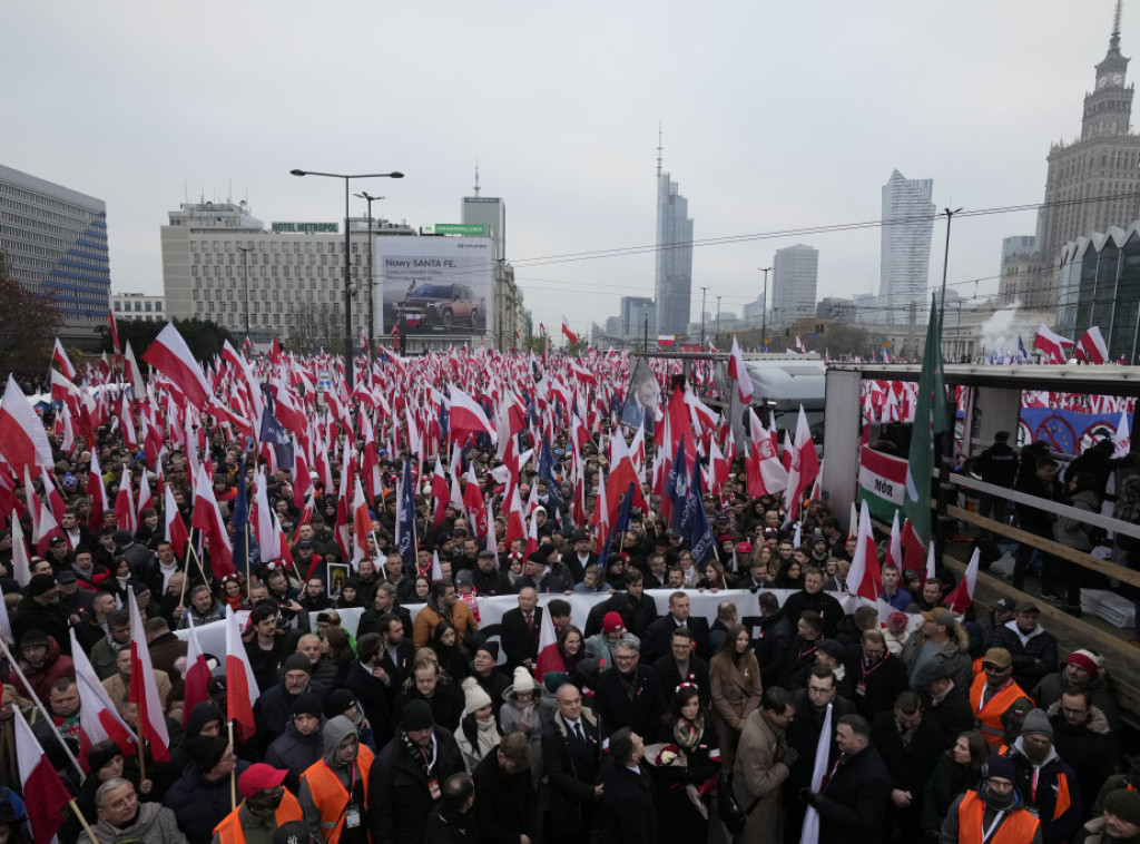 Više desetina hiljada pristalica poljske desnice prodefilovalo kroz Varšavu