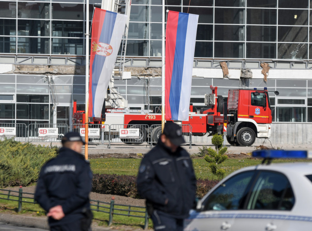 Fudbaleri Srbije i Danske odali počast žrtvama nesreće u Novom Sadu