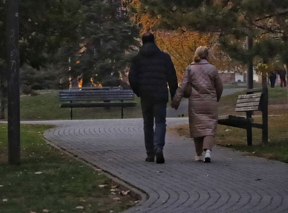 Nakon hladnog jutra sa slabim mrazom, pretežno sunčano i toplije