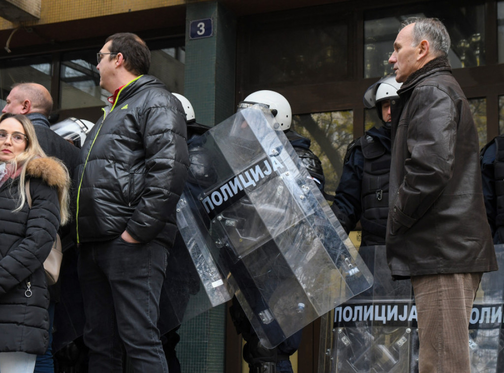 Novi Sad: Krivična prijava protiv S.Đ. zbog sumnje da je udario policajca ispred suda