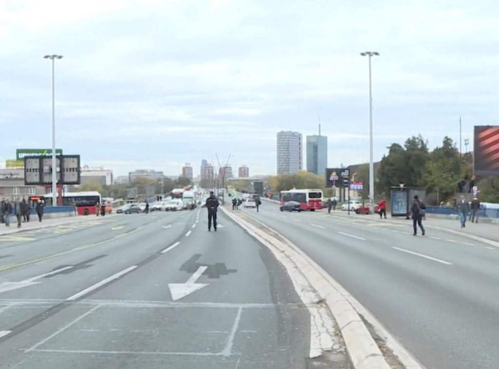 Aktivisti i opozicija blokirali Brankov most, protestuju zbog uklanjanja Starog mosta