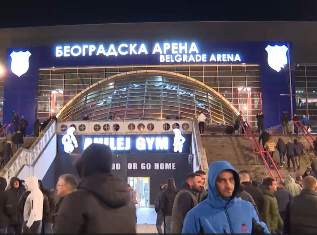 Navijači Zvezde koreografijom uoči derbija odali počast Marku Ivkoviću