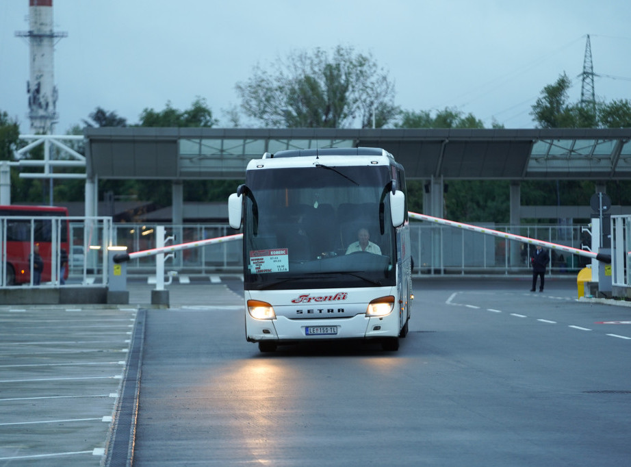 Zbog jačih udara vetra posebna opreznost savetuje se vozačima kamiona i autobusa