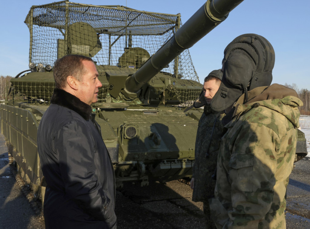 Medvedev: NATO uključen u sukob, ništa se ne može isključiti