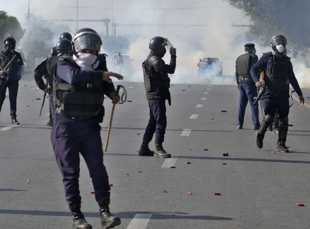 Četiri policajca ubijena u sukobu sa demonstrantima u Pakistanu