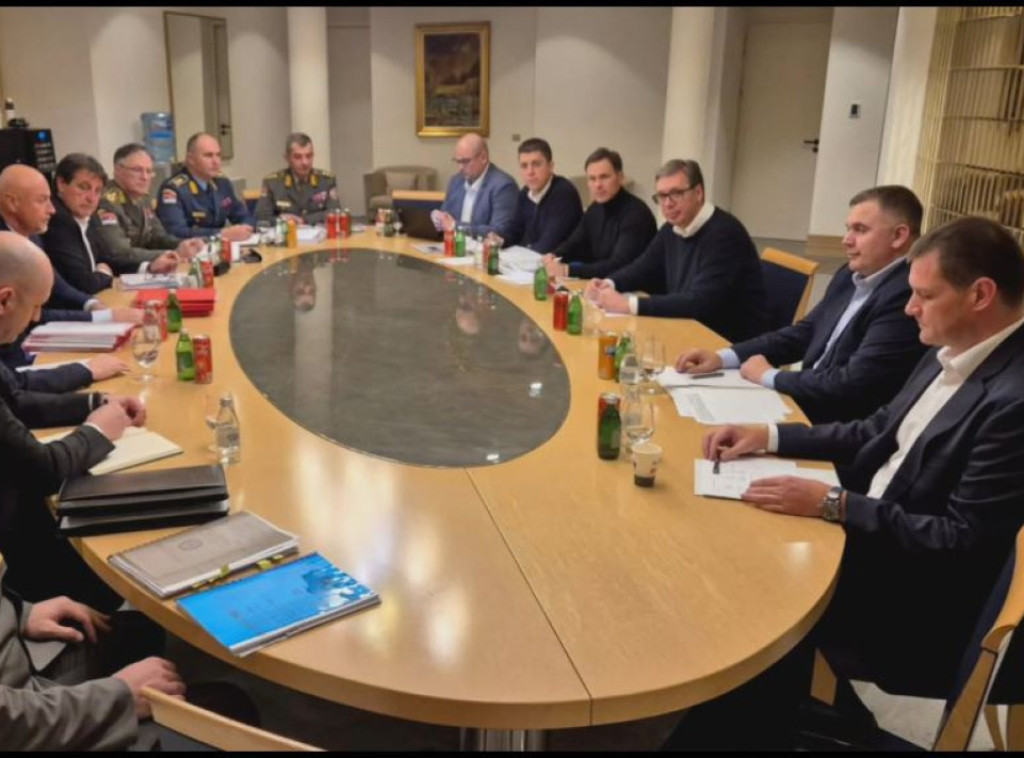 Vucic meets with top military officials