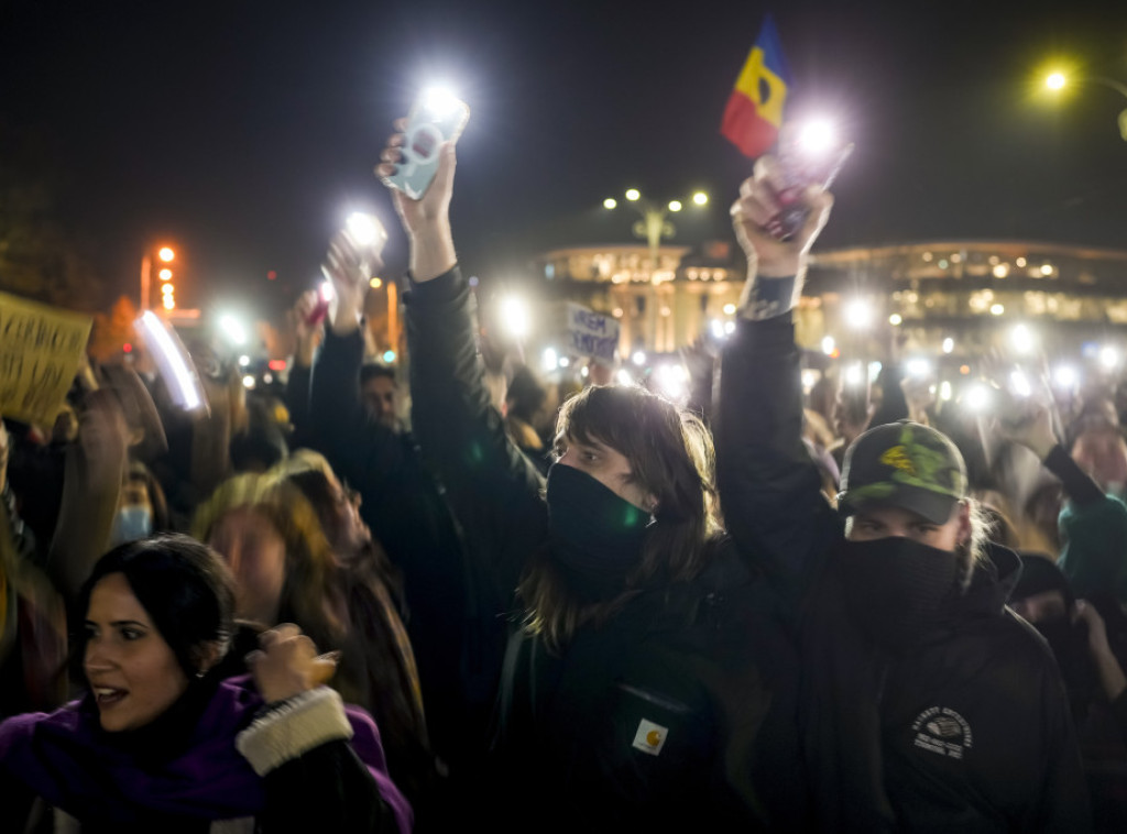 Stotine mladih na protestu u Bukureštu jer su nezadovoljni rezultatima izbora