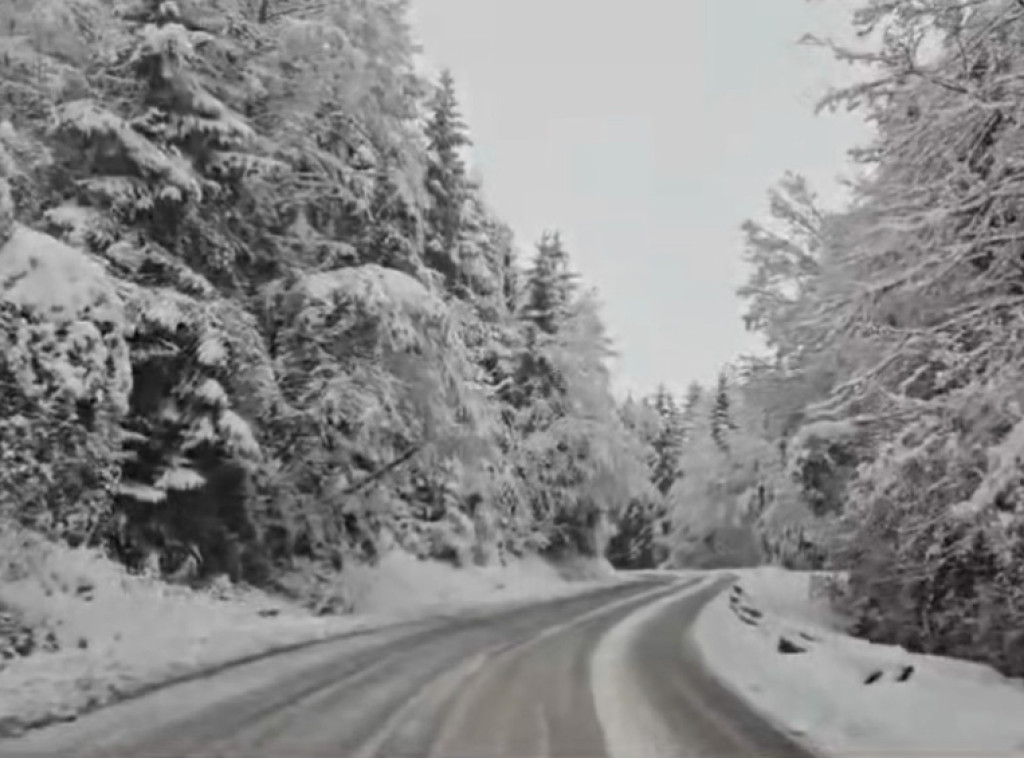 Na Zlatiboru oko 20 centimetara snega, na Jabuci iznad Prijepolja oko 15