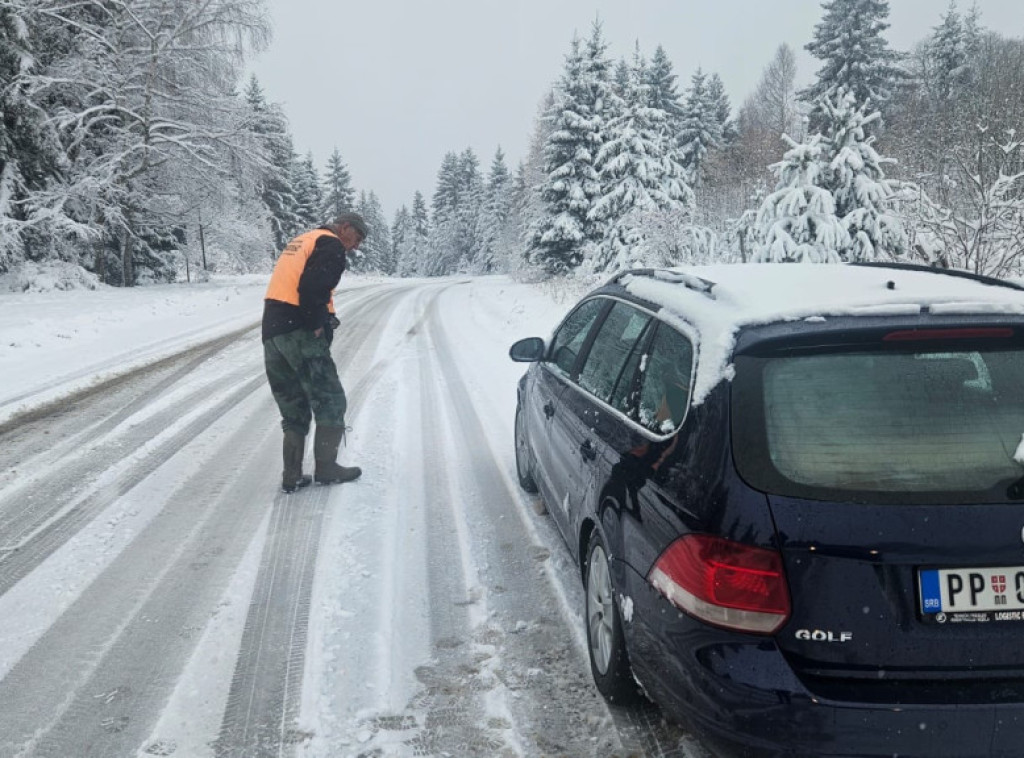 Na Zlatiboru oko 20 centimetara snega, na Jabuci iznad Prijepolja oko 15