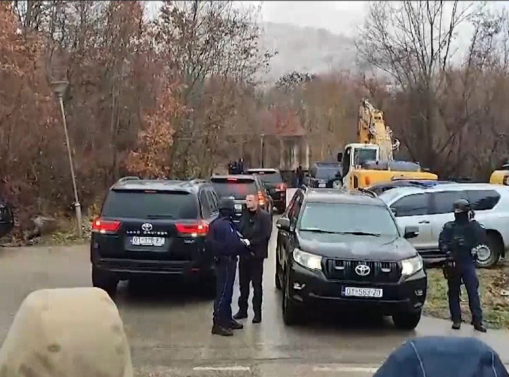 U severnoj Kosovskoj Mitrovici i jutros veliki broj pripadnika tzv. kosovske policije sa dugim cevima