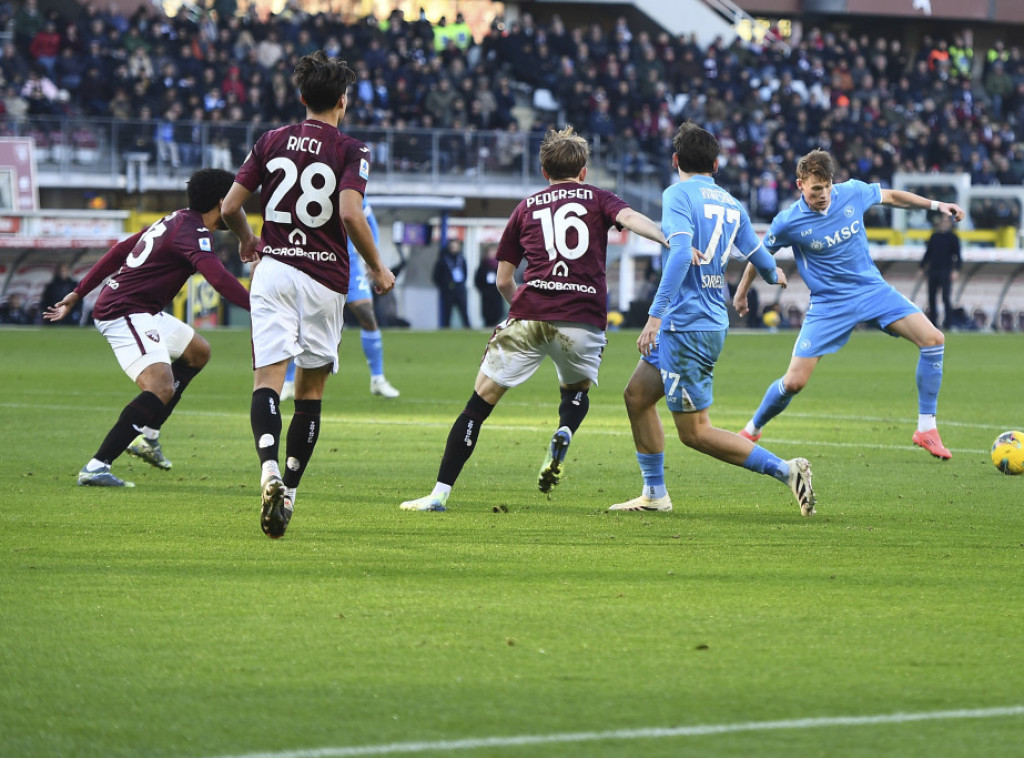 Fudbaleri Napolija pobedili Torino, Parma savladala Lacio u Seriji A