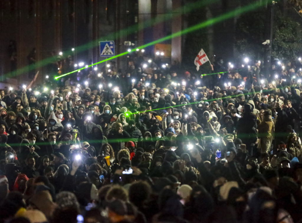 Gruzijska policila razbila večerašnje proteste pred zgradom parlamenta