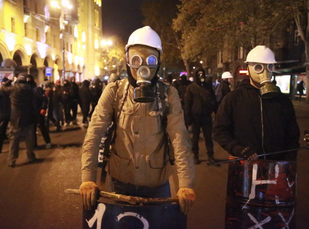 Policija u Tbilisiju tokom noći potisnula demonstrante ispred parlamenta