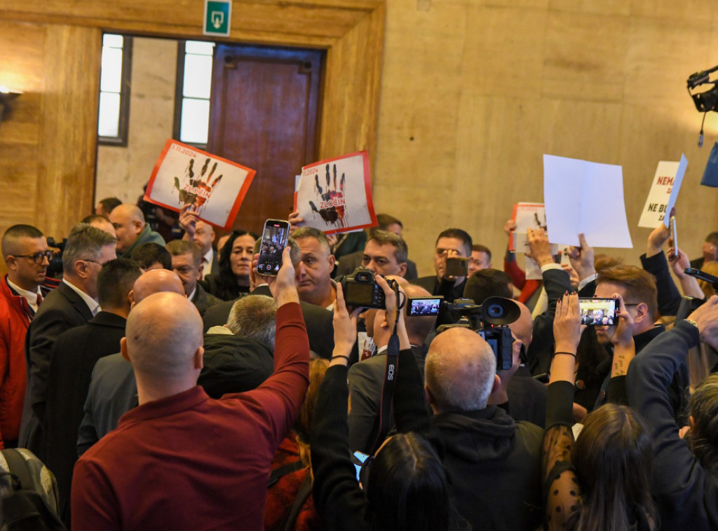 Posle prekida i incidenata završena sednica Skupštine AP Vojvodine