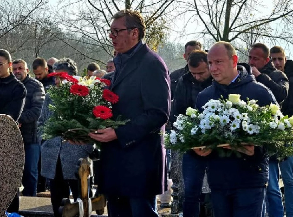 Vučić prisustvovao pomenu Nemanje Komara, stardalog u urušavanju nadstrešnice