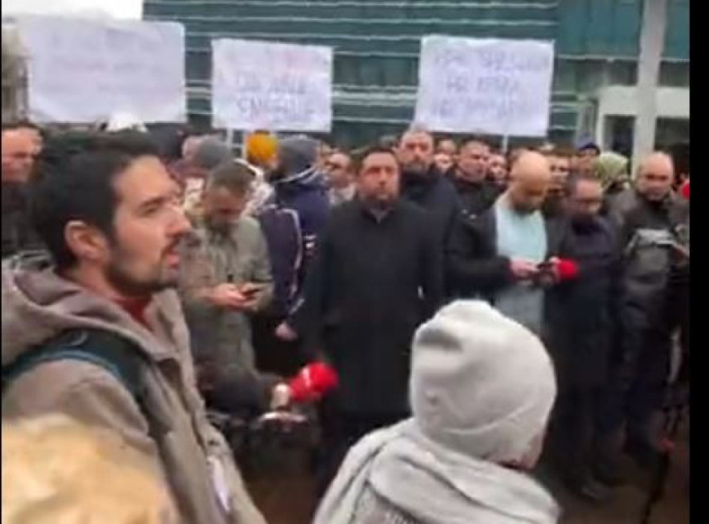 Stanivukoviću se na današnjem protestu pridružio i gradonačelnik Bijeljine