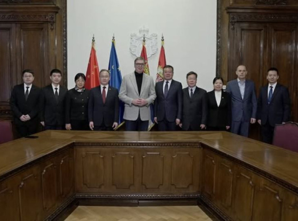 Vucic receives Chinese military health care professionals