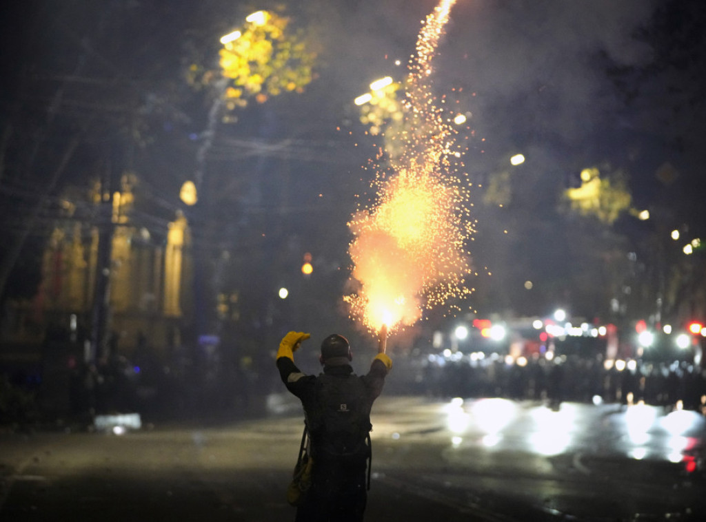 Gruzija zabranila pokrivanje lica i paljenje vatrometa na protestima