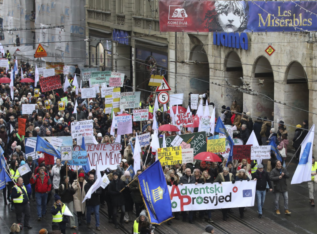 Školski sindikati organizovali protest u Zagrebu