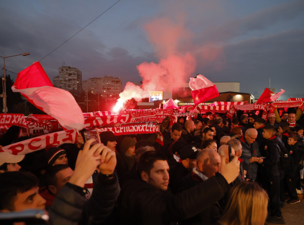 Napadnut autobus sa fudbalerima Crvene zvezde u Novom Pazaru