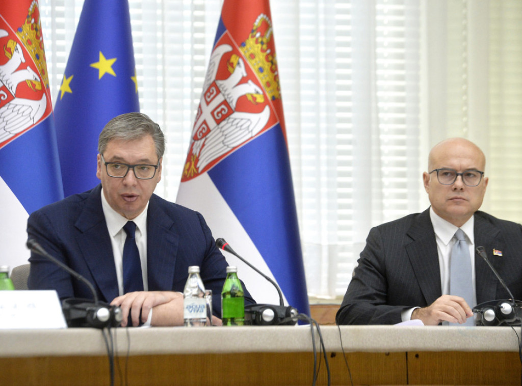 Vucic: Gov't should set up troubleshooting team for potential US sanctions on NIS