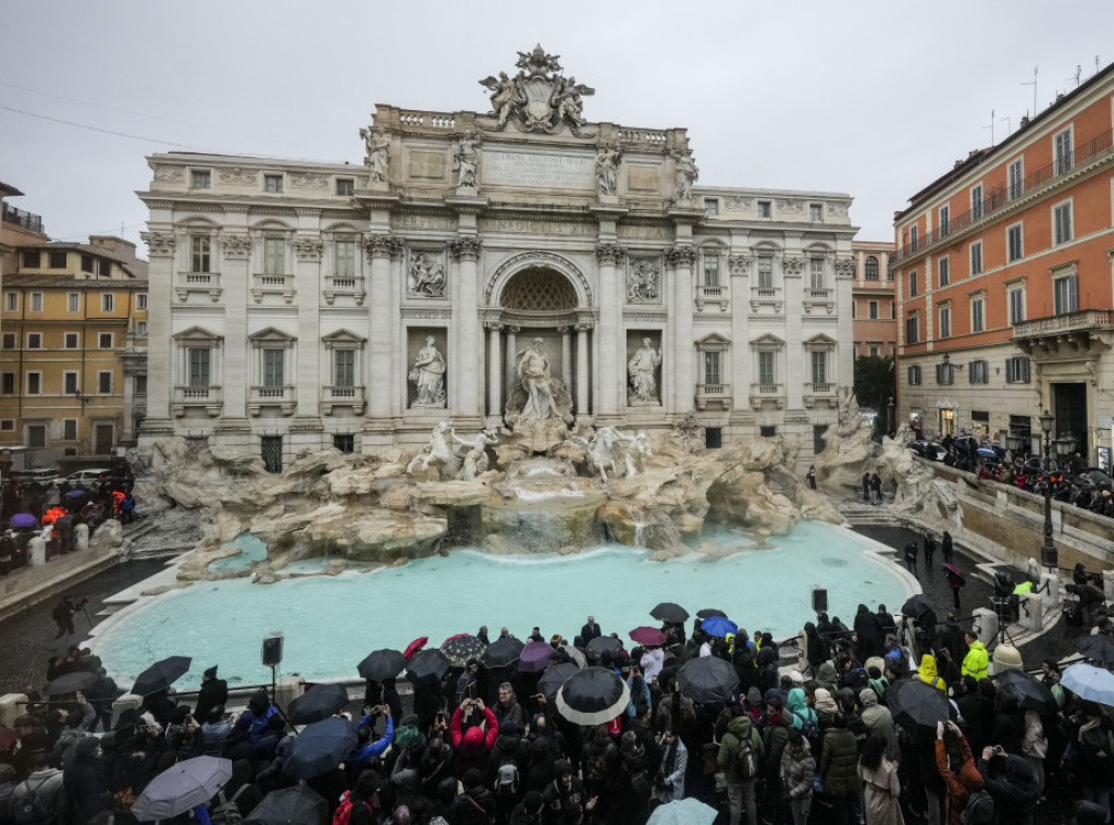 Ponovo otvorena Fontana di Trevi u Rimu nakon završetka radova na održavanju