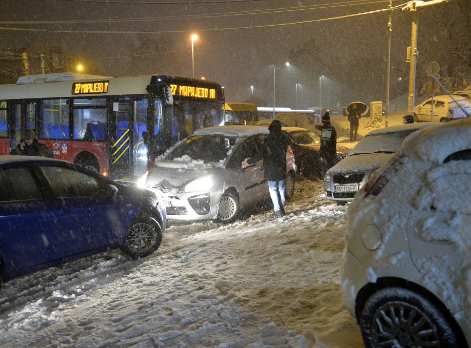 RHMZ upozorava na jake snežne padavine, na planinama više od 50 centimetara novog snega