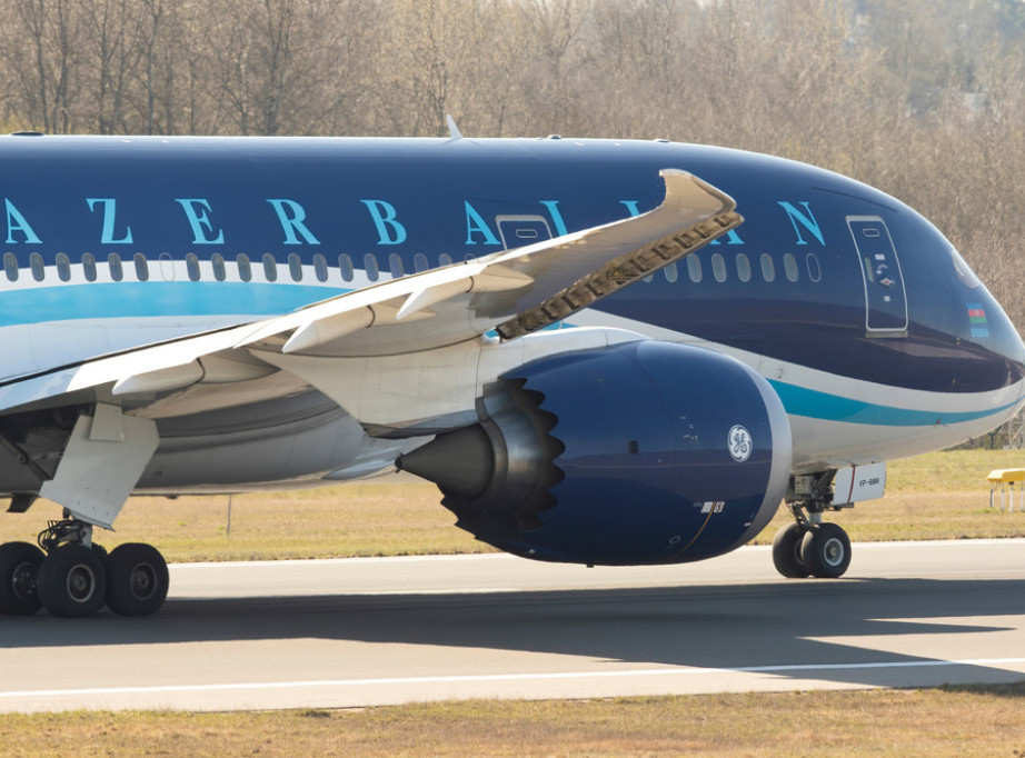 Avion Azerbejdžan erlajnsa srušio se iznad Kazahstana, najmanje šestoro preživelo