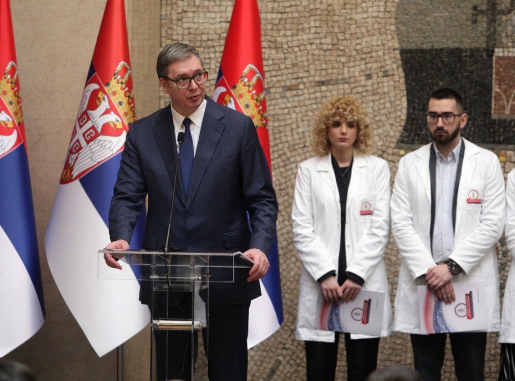 Vučić: Dobili ste poštovanje države i obavezu da pomognete ljudima u očuvanju zdravlja