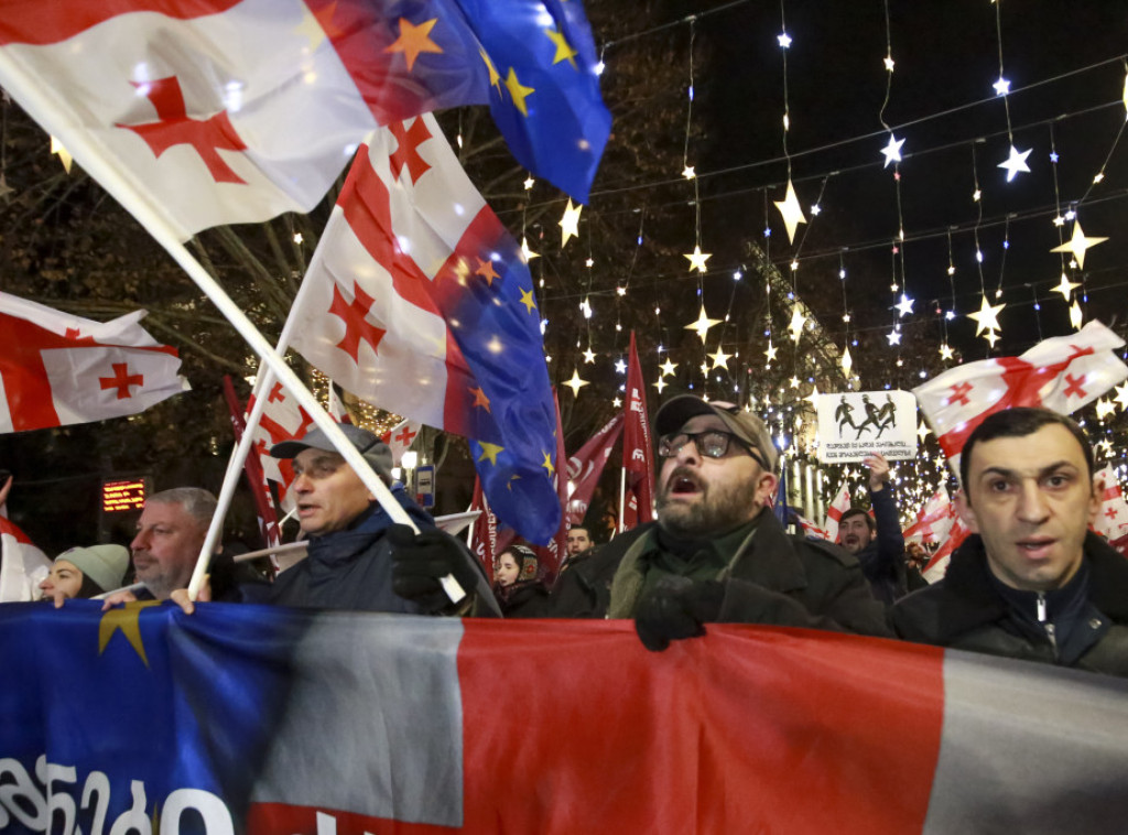 Hiljade ljudi na protestima u Gruziji uoči inauguracije novog predsednika