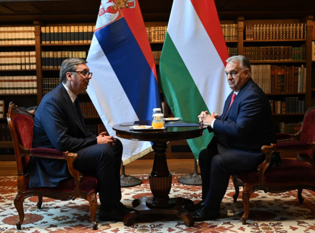 Vucic speaks with Orban