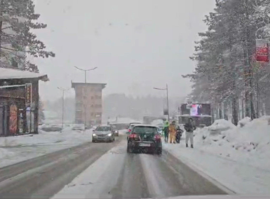 Zlatibor: Sneg pada od podneva, napadalo novih 15 centimetara