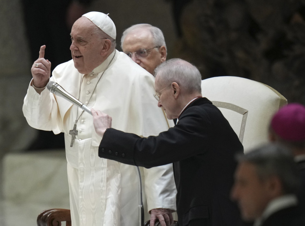 Papa Franja osudio vršnjačko nasilje: To je priprema za rat, a ne za mir