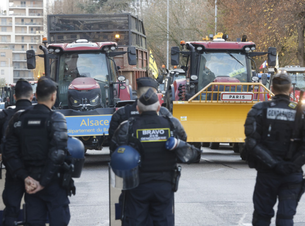 Kolone francuskih farmera krenule ka Parizu, na protest zbog nelojalne konkurencije