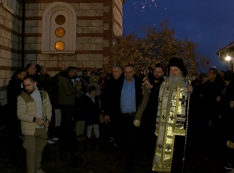 Mitropolit Teodosije služio Veliko povečerje u Kosovskoj Mitrovici i čestitao Božić