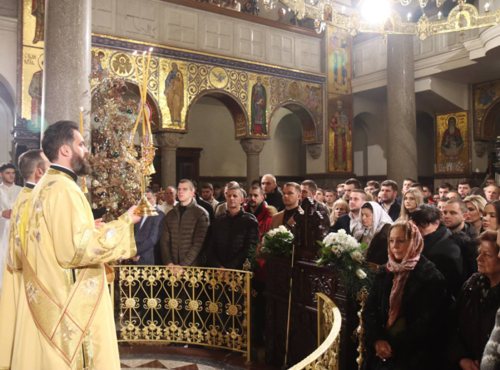 Uz crkvena zvona i liturgije u Republici Srpskoj dočekan Božić