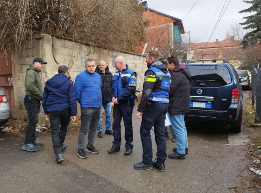 Pristina's police raid tax administration office in northern K Mitrovica